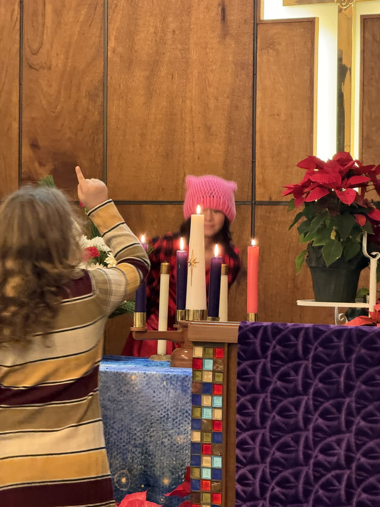 Two children with advent candles